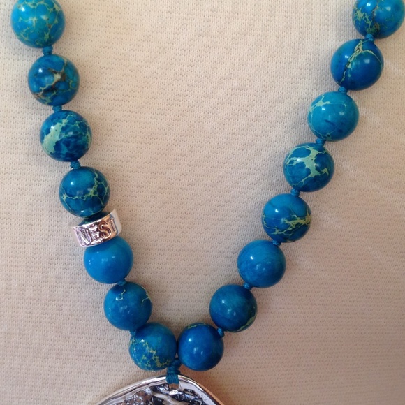 NEST - Turquoise Jasper Pendant Necklace -Like New - Picture 5 of 8